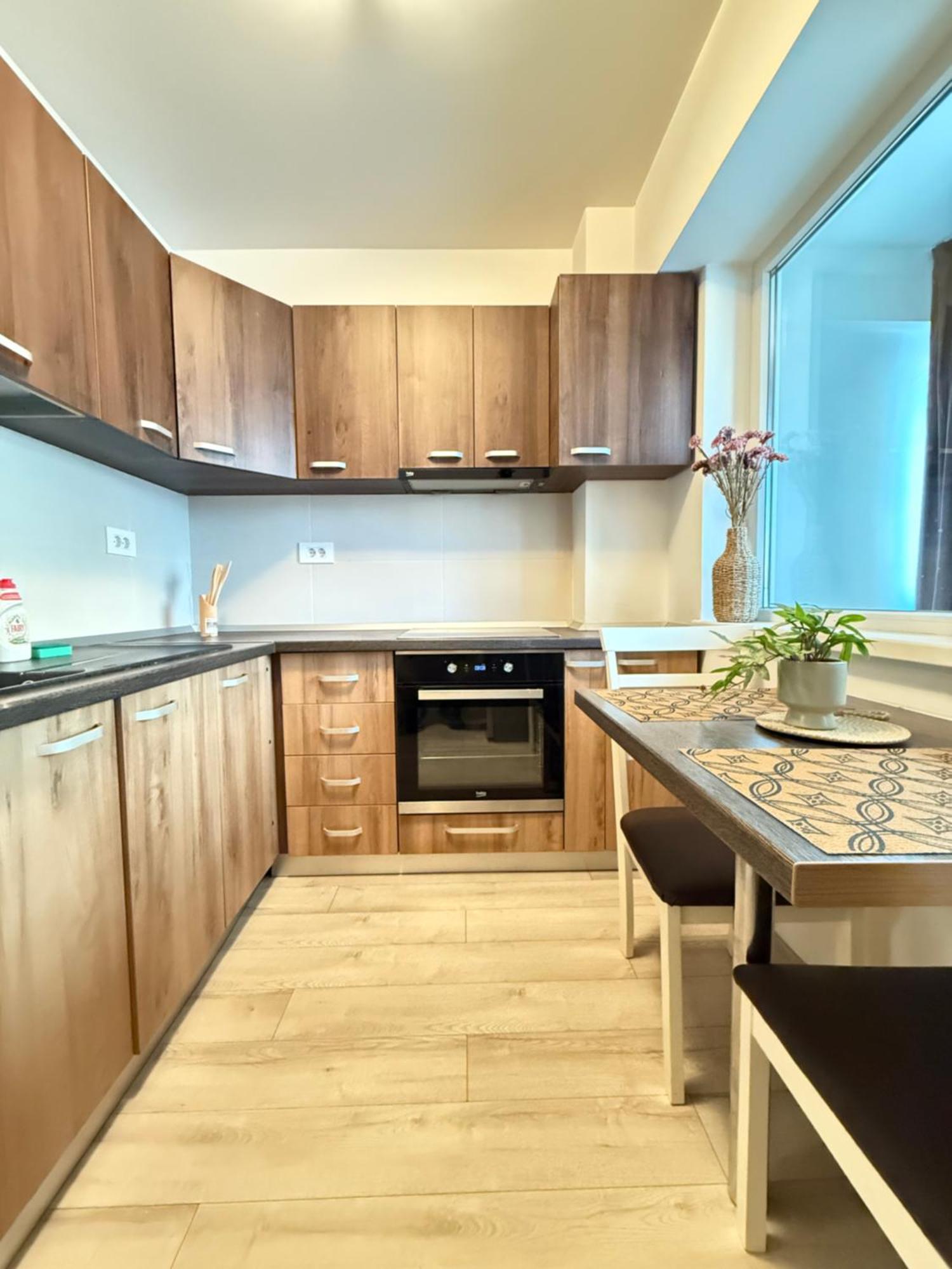 Smart Stay Studio With Free Parking Яссы Экстерьер фото